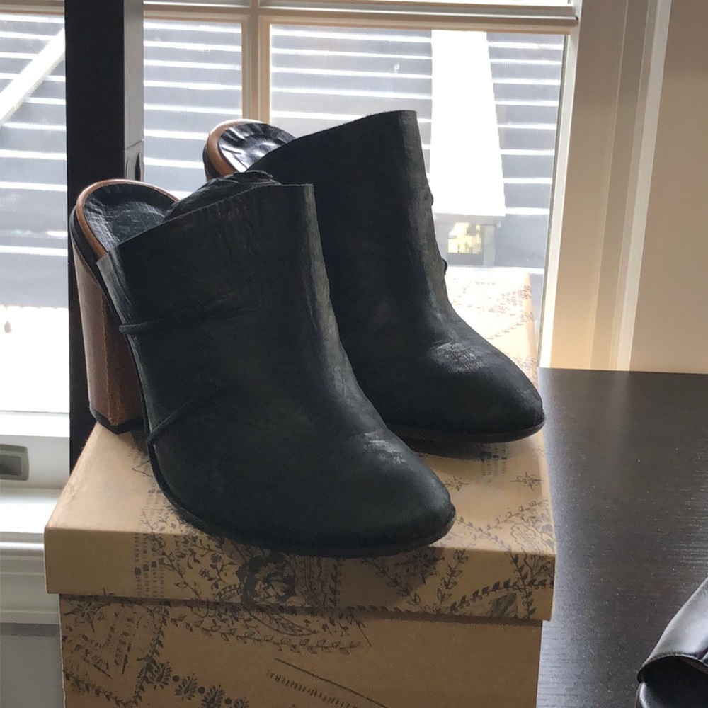 Almost New Free People Stateside Suede Leather Mule Clog Heel Size 7 / 37